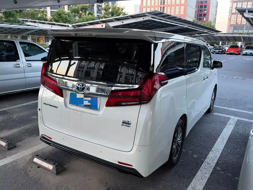 Toyota Alphard — миниатюра 4