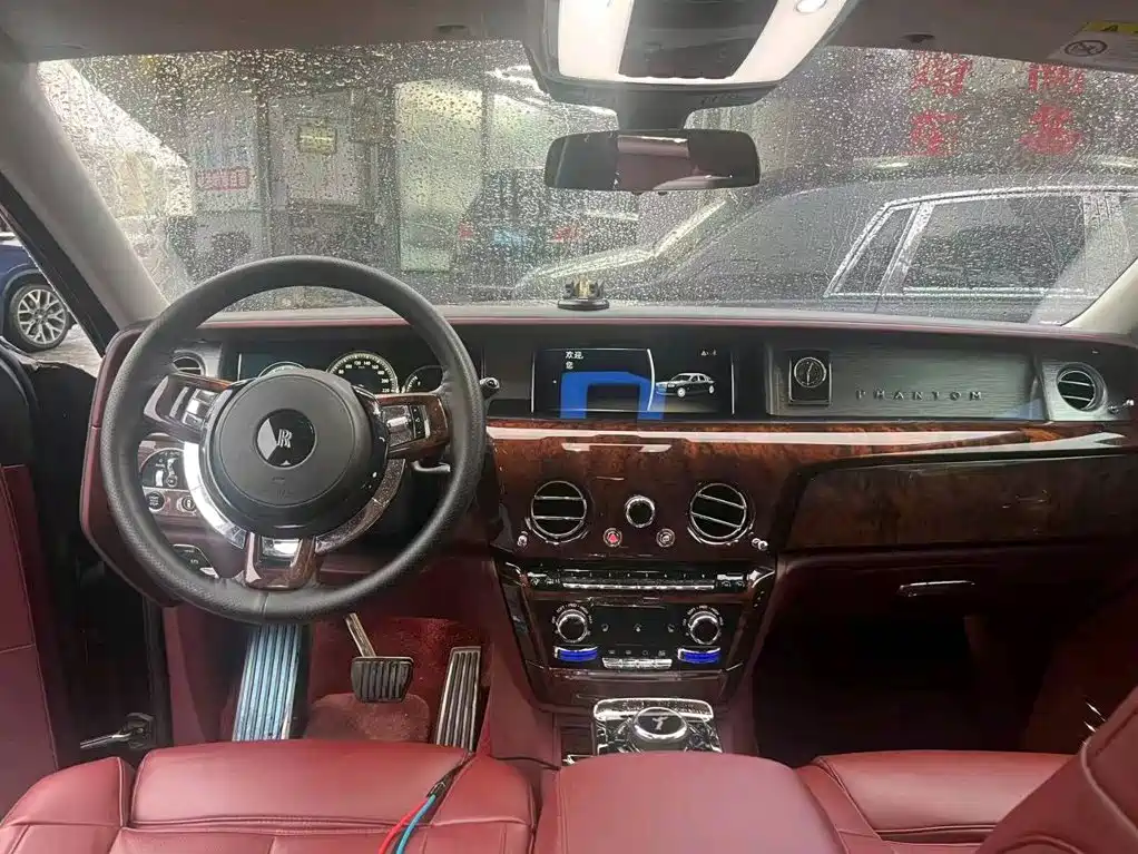 Rolls-Royce Phantom — миниатюра 5