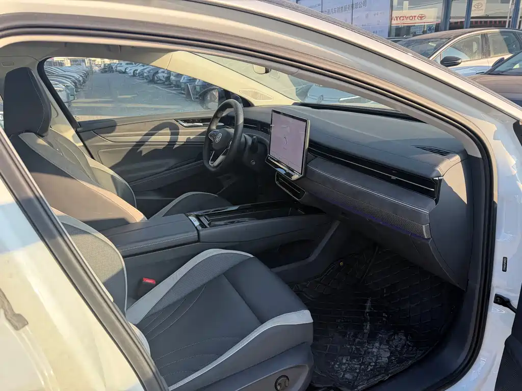 VOLKSWAGEN ID.7 VIZZION