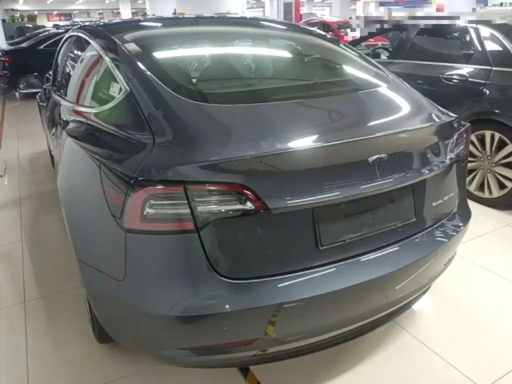 Tesla Model 3 — миниатюра 5