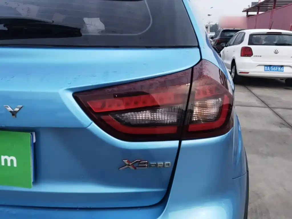 Geely Vision X3 — миниатюра 8