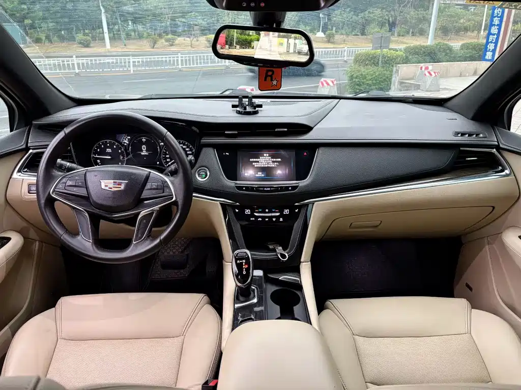 CADILLAC XT5