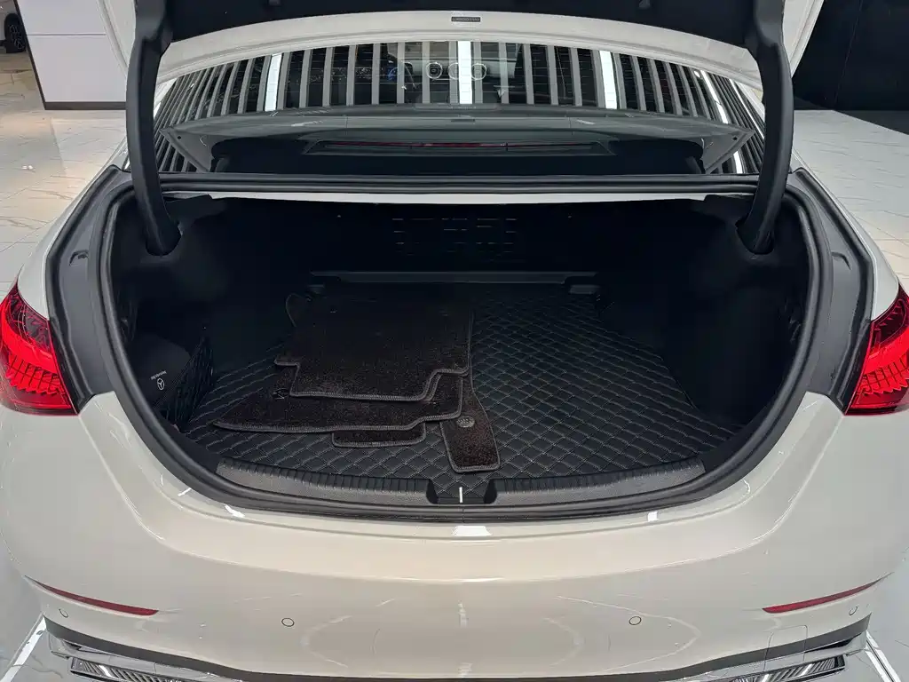 Mercedes-Benz C-Class — миниатюра 13