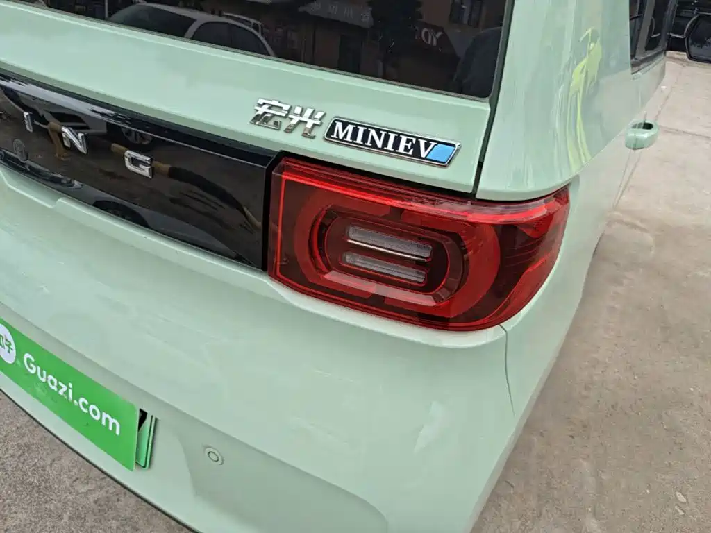 Wuling MINIEV — миниатюра 8