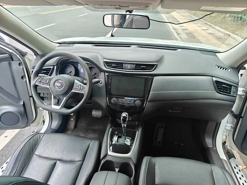 Nissan X-Trail — миниатюра 3