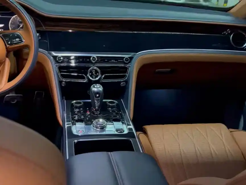 Bentley Flying Spur — миниатюра 8