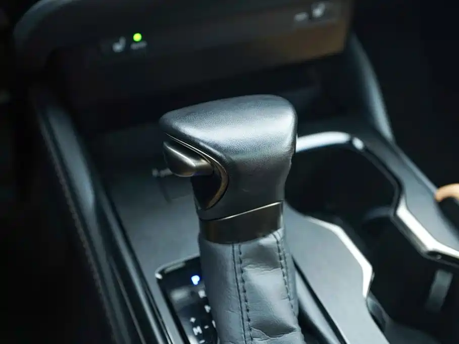 Lexus ES — миниатюра 8