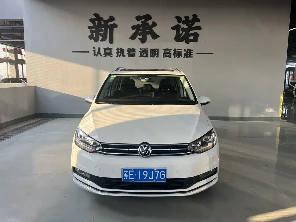 VOLKSWAGEN TOURAN