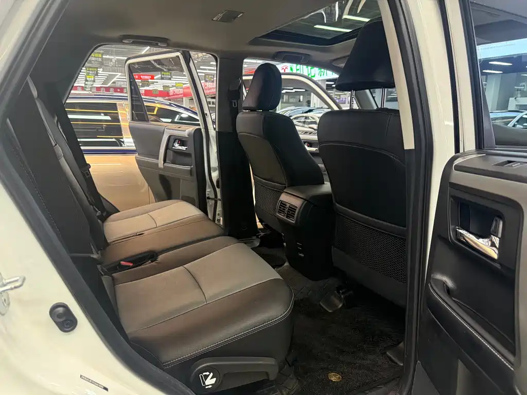 Toyota 4Runner — миниатюра 12
