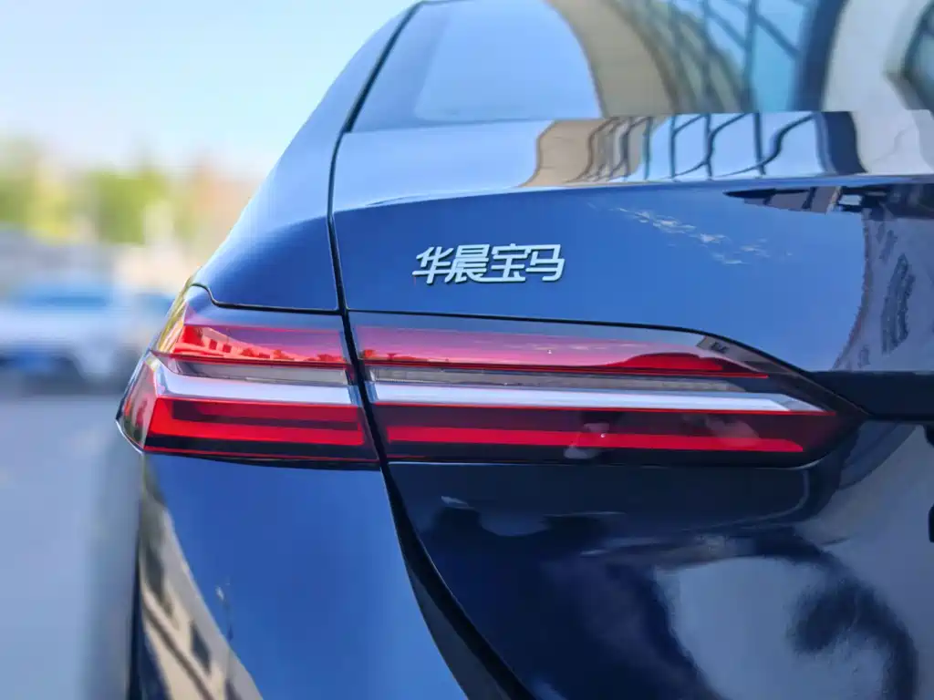 BMW 5 Series — миниатюра 9