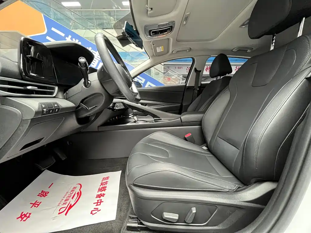 Hyundai Elantra — миниатюра 9
