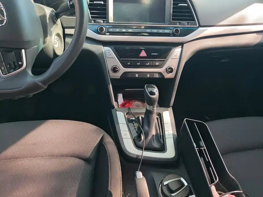 Hyundai Elantra — миниатюра 16