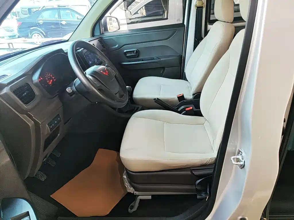 Wuling Hongguang V — миниатюра 15