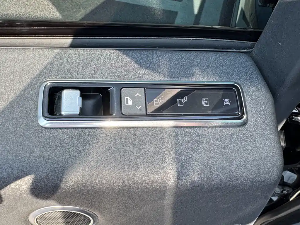 Land Rover Range Rover — миниатюра 13