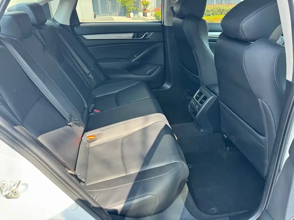 Honda Accord — миниатюра 8