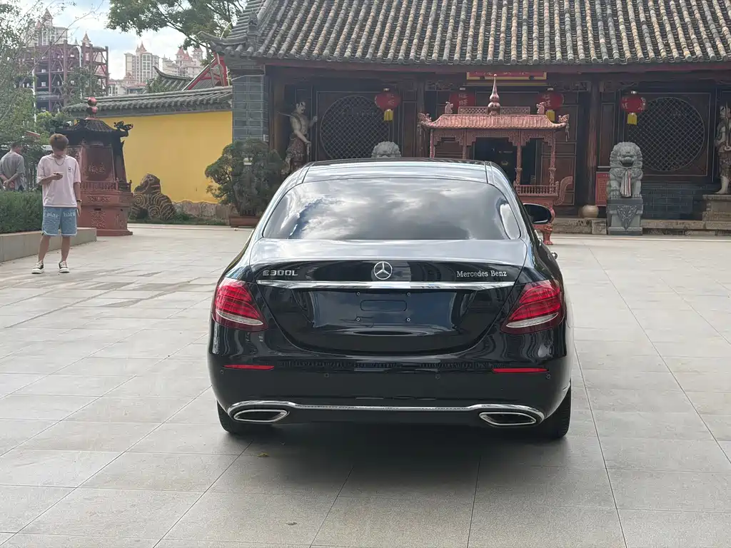Mercedes-Benz E-Class — миниатюра 13