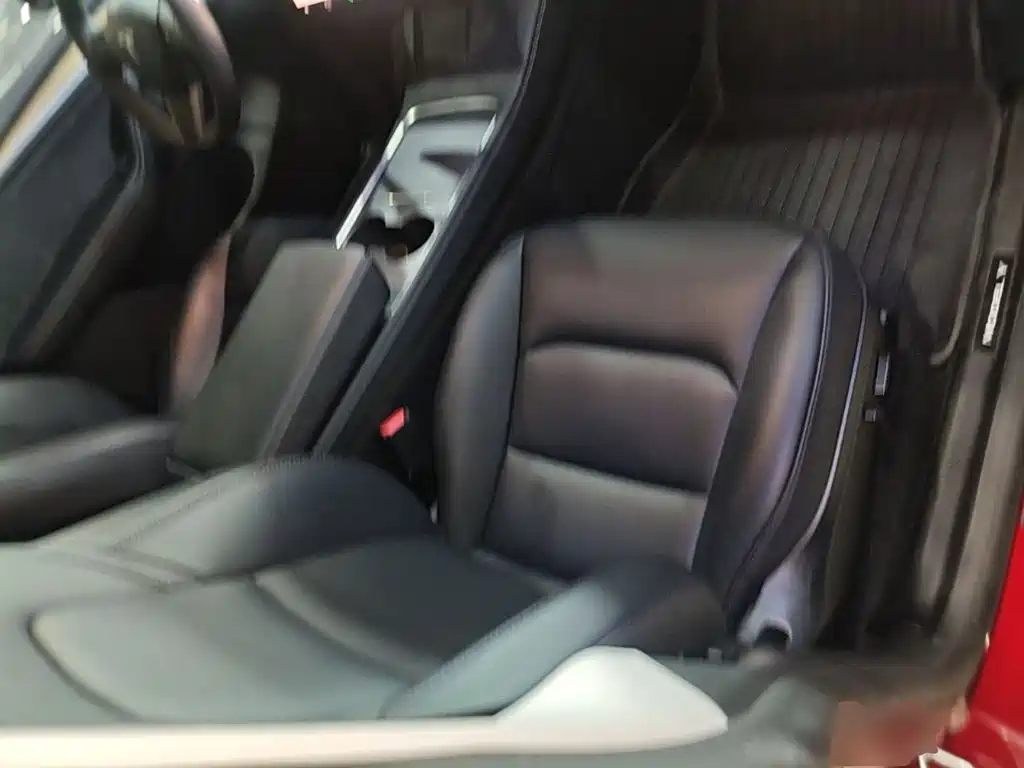 Tesla Model Y — миниатюра 25