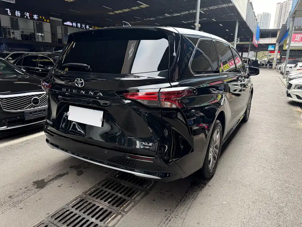 TOYOTA SIENNA