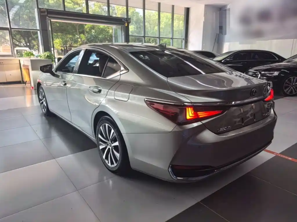Lexus ES — миниатюра 5