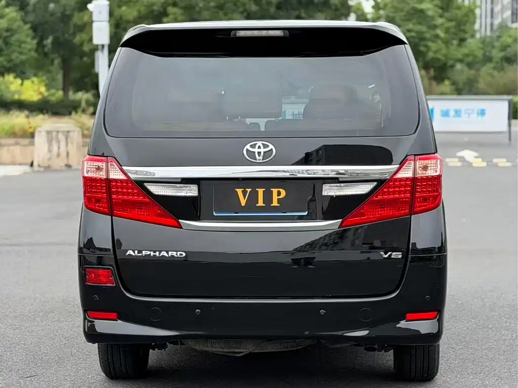 Toyota Alphard — миниатюра 5