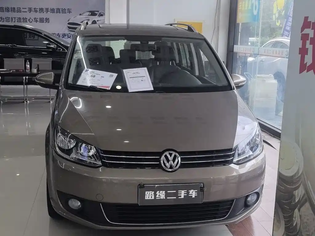 Volkswagen Touran — миниатюра 2