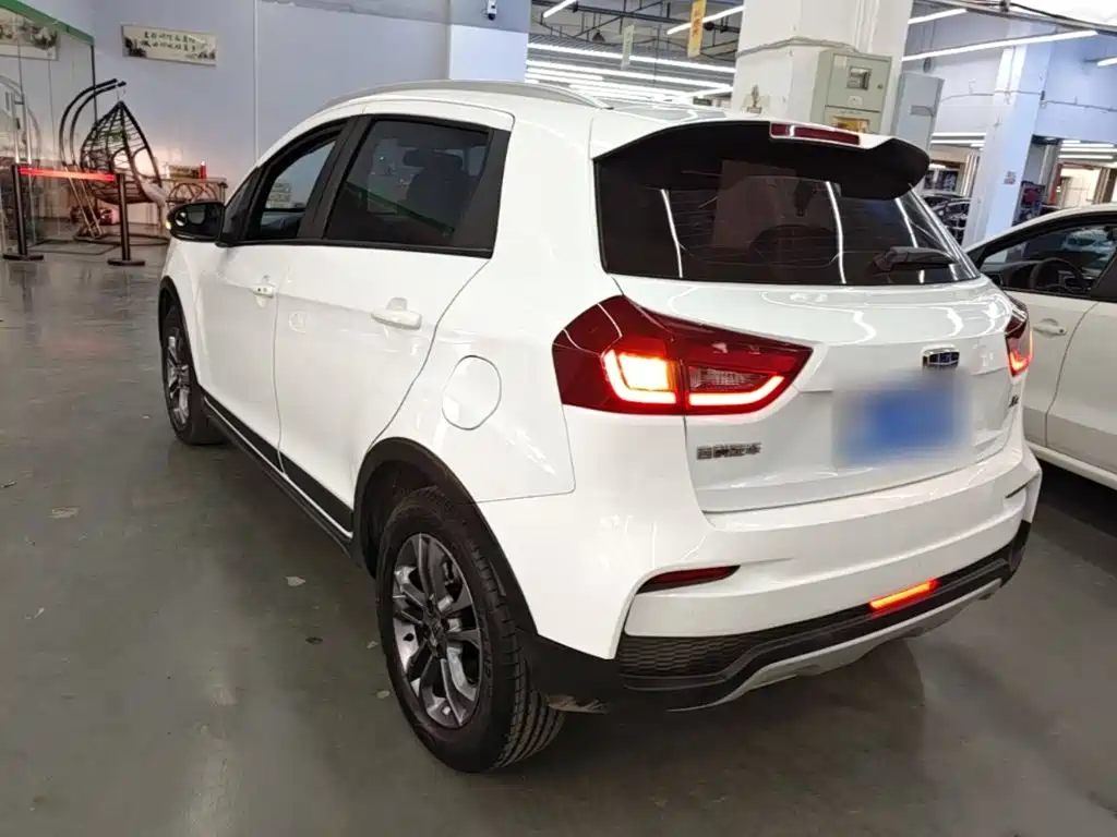Geely Vision X3 — миниатюра 5