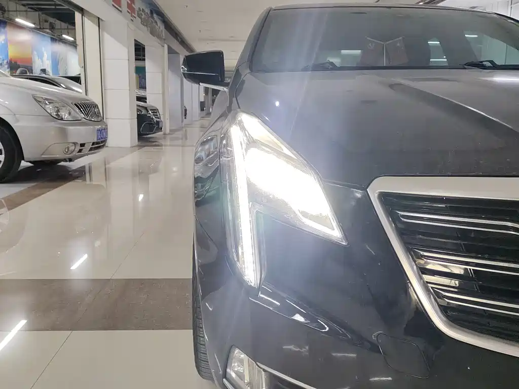 CADILLAC XTS