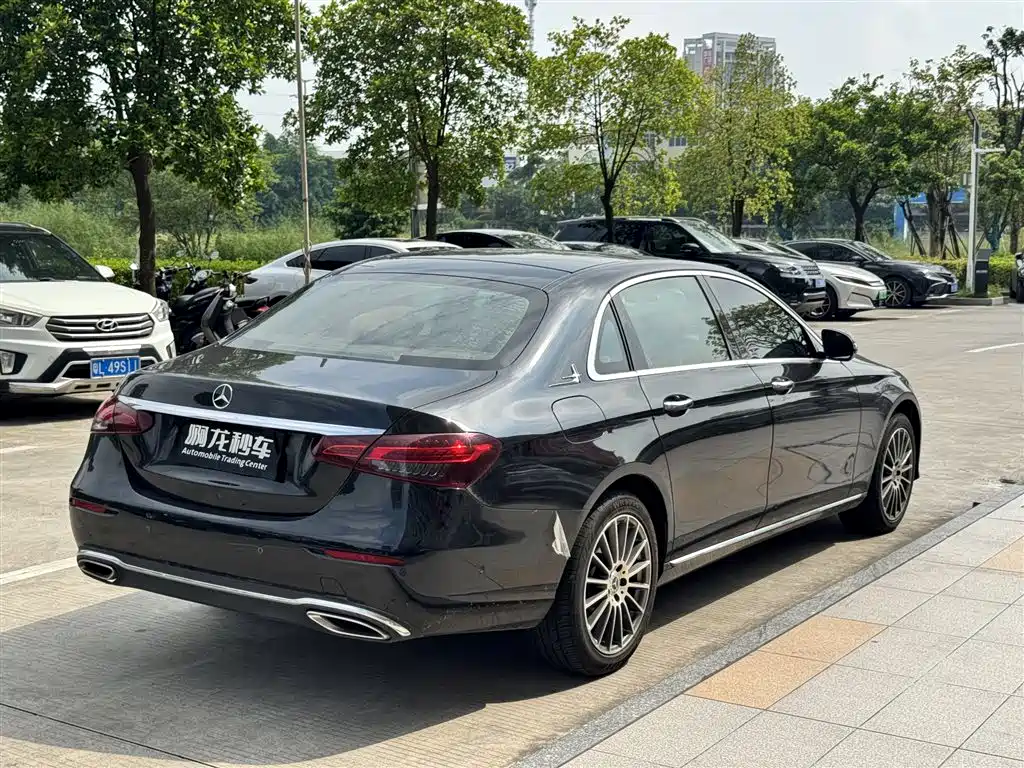 Mercedes-Benz E-Class — миниатюра 9