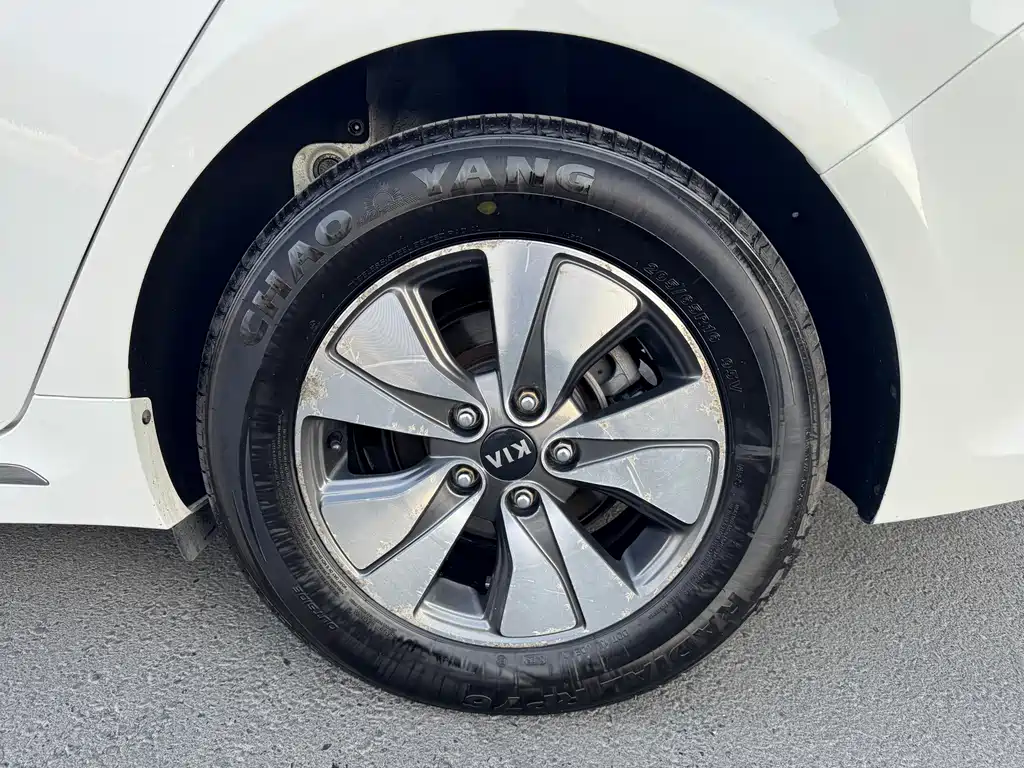 Kia K5 — миниатюра 10