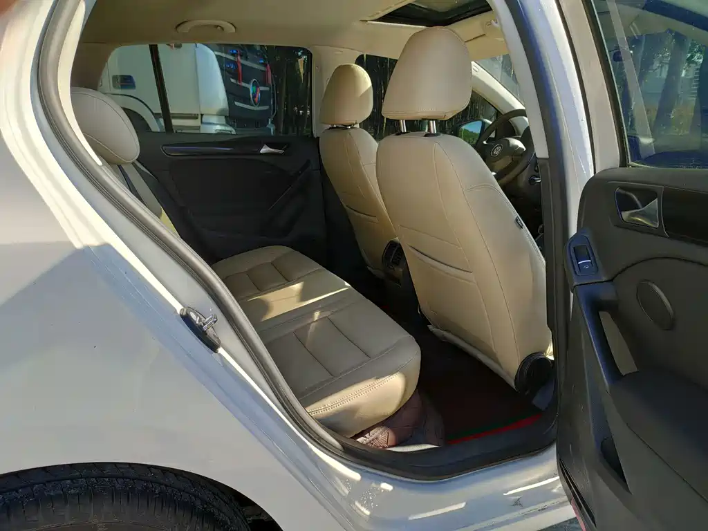 Volkswagen Golf — миниатюра 14