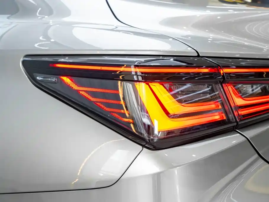 Lexus ES — миниатюра 9