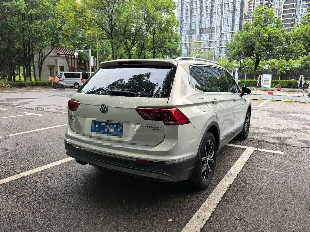 Volkswagen Tiguan L — миниатюра 4