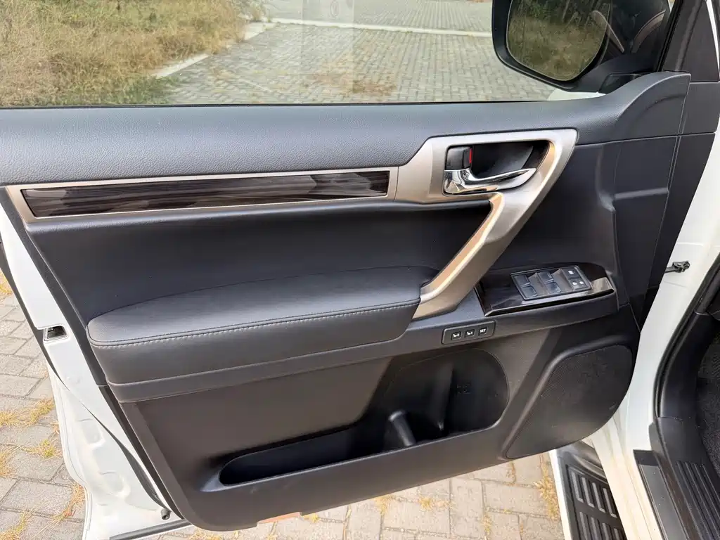 Lexus GX — миниатюра 10