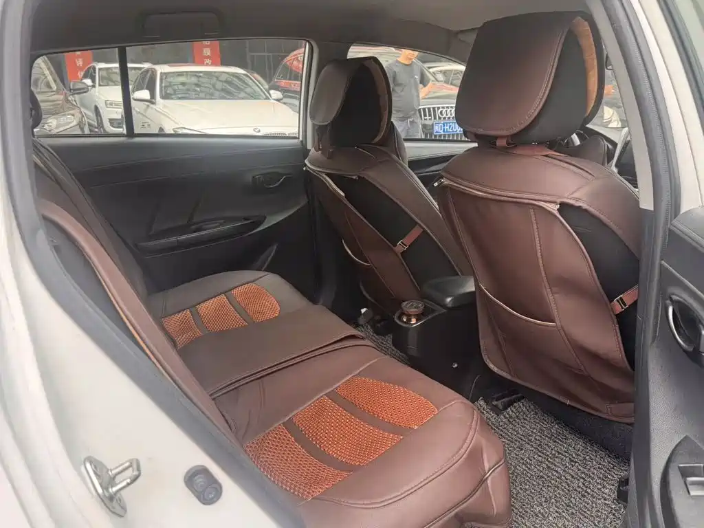Toyota Yaris L — миниатюра 8