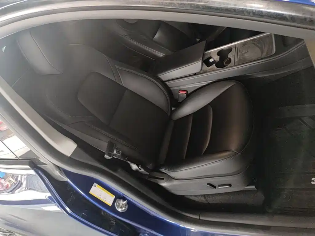 Tesla Model Y — миниатюра 25