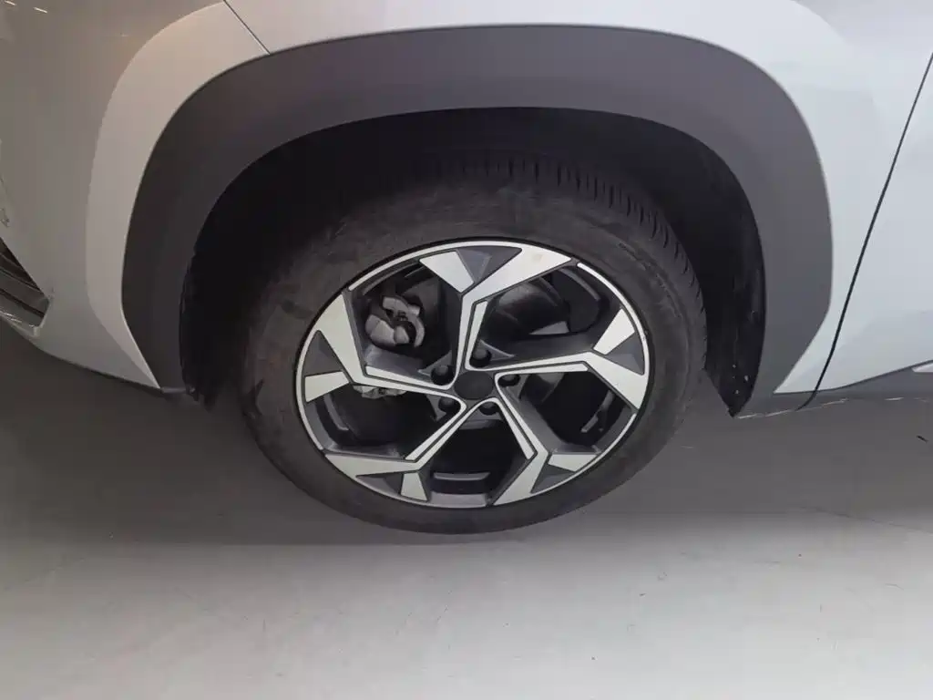 Geely Boyue L — миниатюра 23