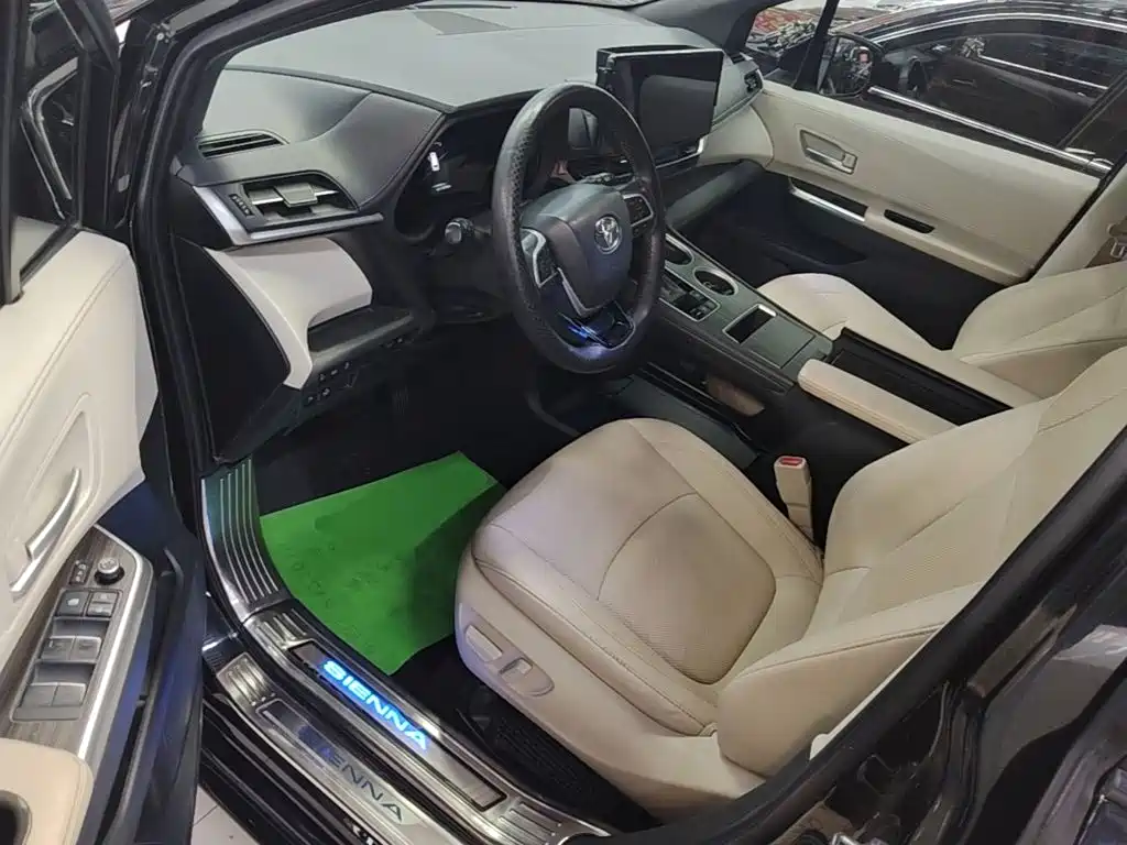 Toyota Sienna — миниатюра 16