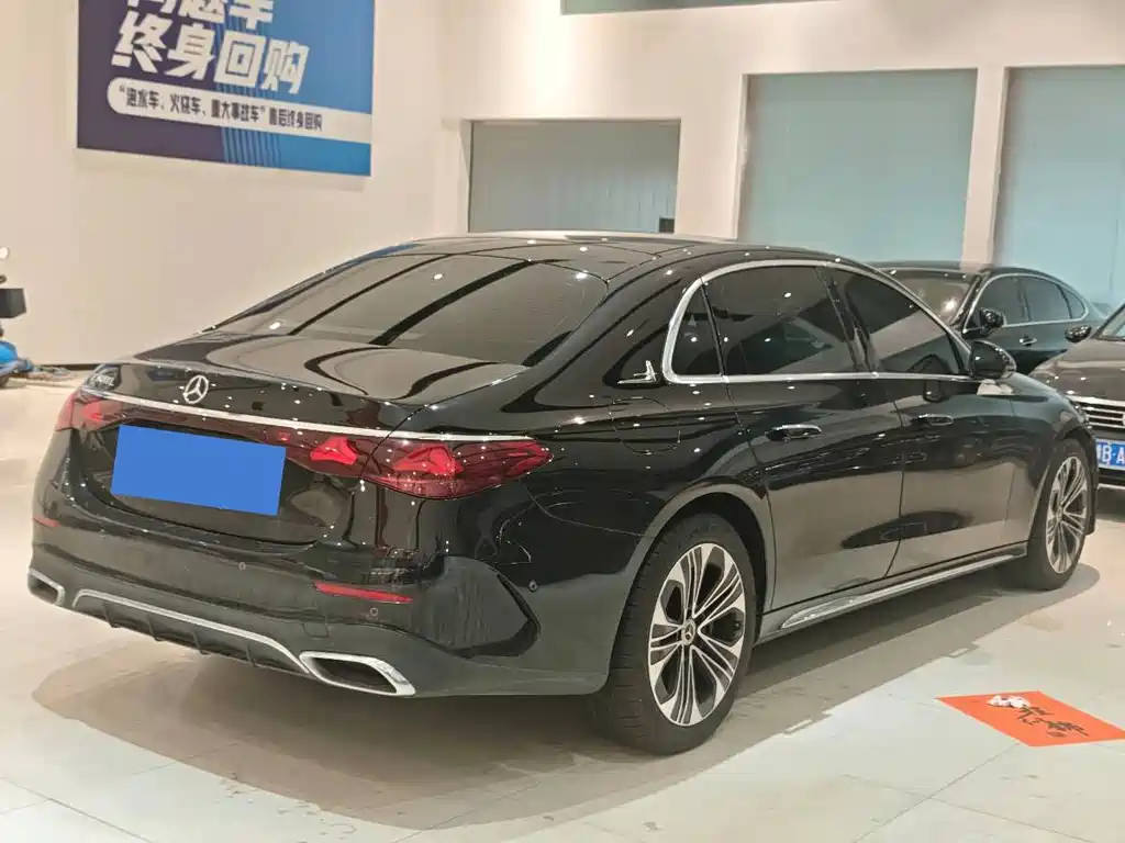 Mercedes-Benz E-Class — миниатюра 3