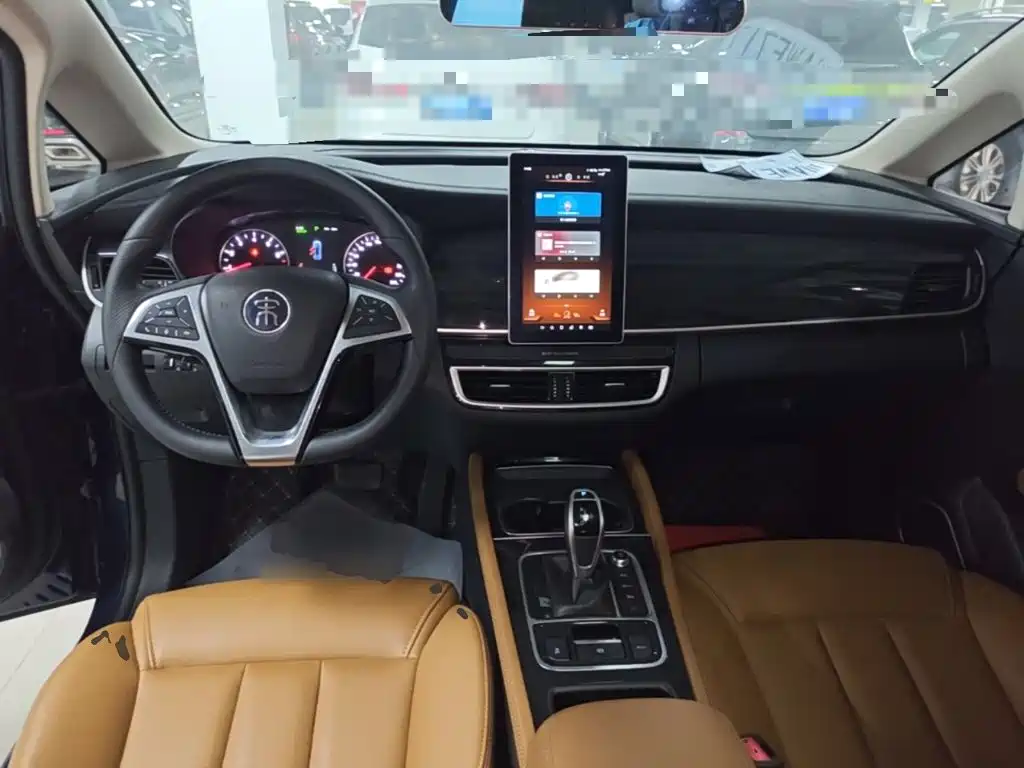 BYD MAX — миниатюра 10