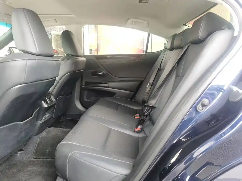 Lexus ES — миниатюра 10