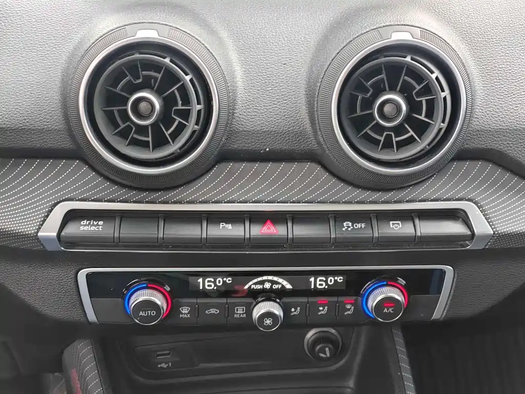 Audi Q2L e-tron — миниатюра 13