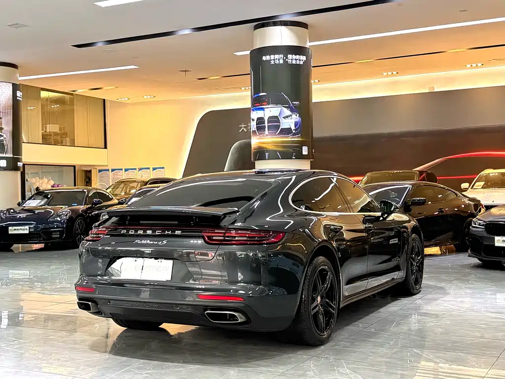 PORSCHE PANAMERA