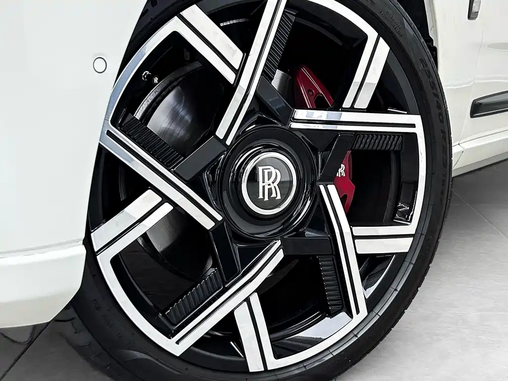 Rolls-Royce Cullinan — миниатюра 16