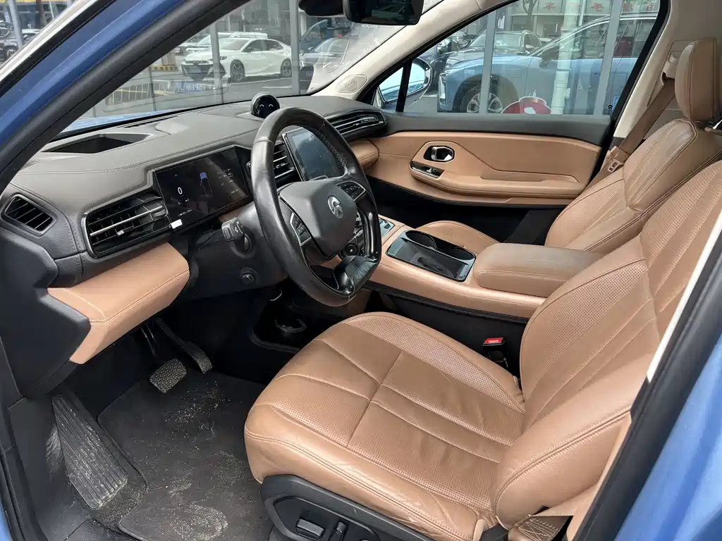 NIO ES8 2018 355KM мест