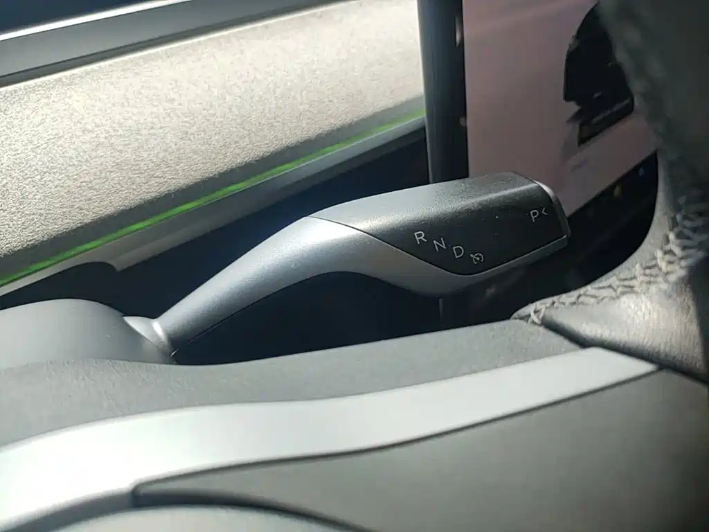 Tesla Model Y — миниатюра 14