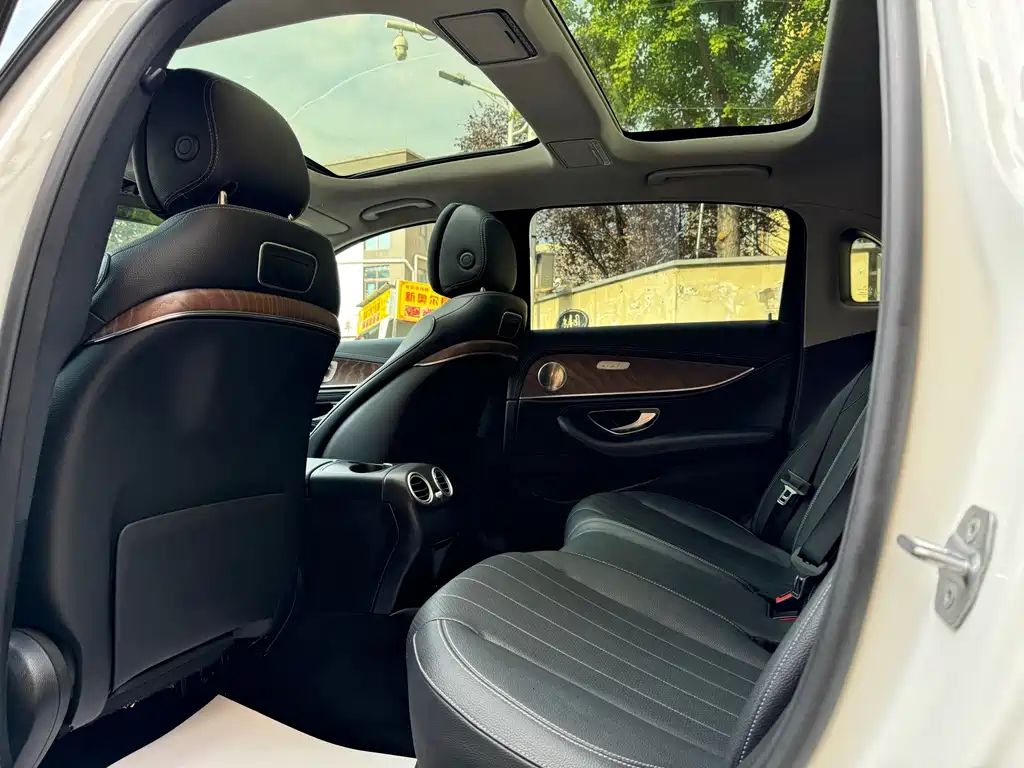Mercedes-Benz E-Class — миниатюра 9