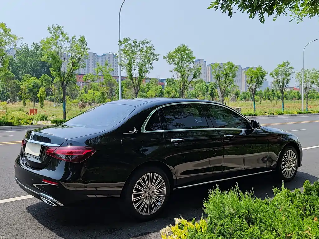 Mercedes-Benz E-Class — миниатюра 32