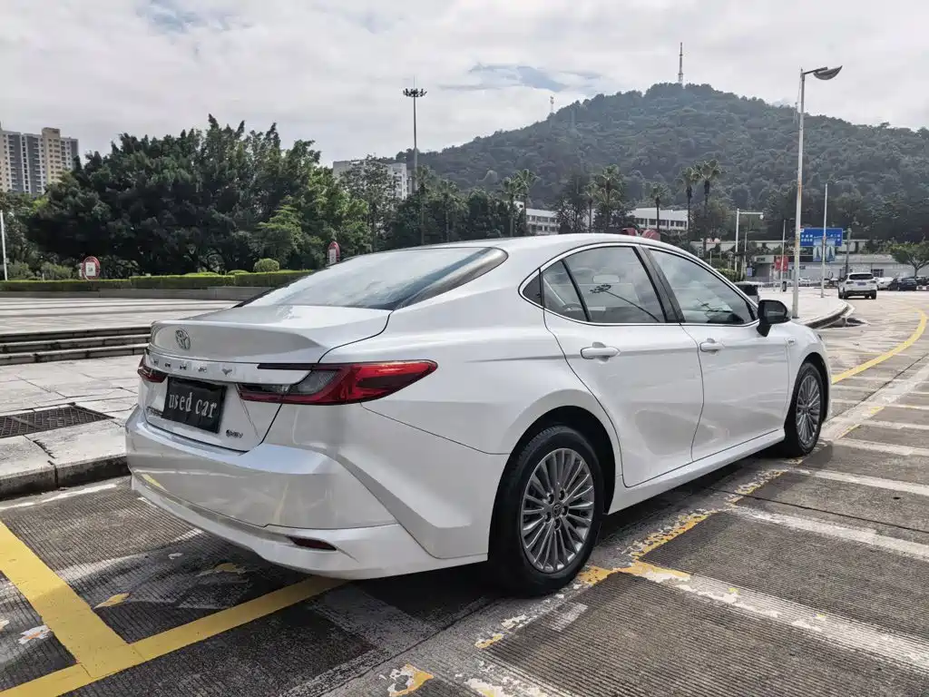 Toyota Camry — миниатюра 4