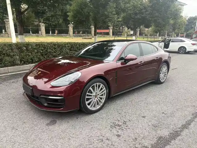 PORSCHE PANAMERA