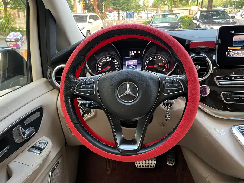Mercedes-Benz V-Class — миниатюра 16